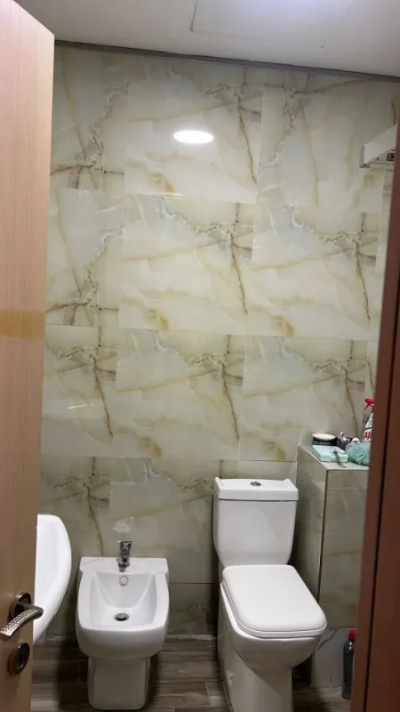 Tirane, jepet me qera apartament 2+1+Ballkon Kati 8, 88 m² 650 € 