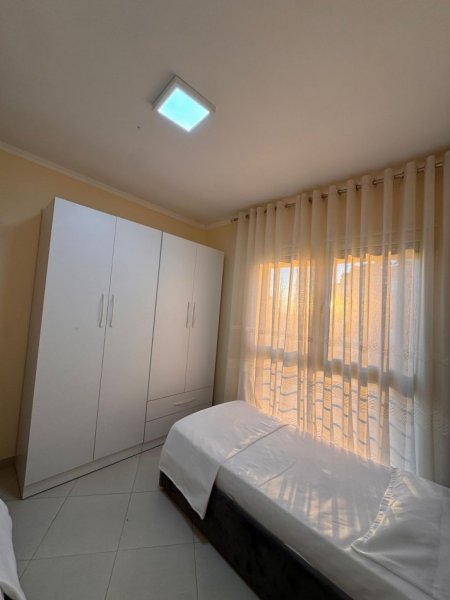 Tirane, jepet me qera apartament 2+1+Ballkon Kati 5, 100 m² 850 € 