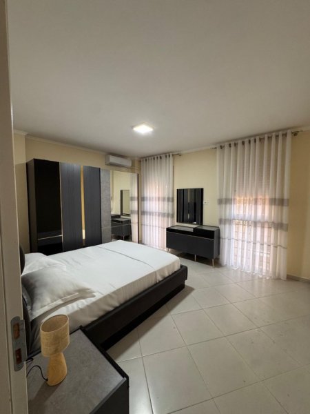 Tirane, jepet me qera apartament 2+1+Ballkon Kati 5, 100 m² 850 € 