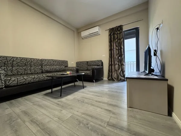 Tirane, jepet me qera apartament 2+1+Ballkon Kati 3, 90 m² 450 € (Astir)