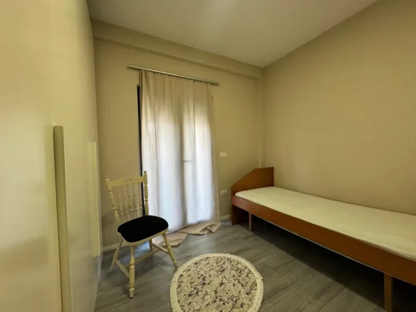 Tirane, jepet me qera apartament 2+1+Ballkon Kati 3, 90 m² 450 € (Astir)