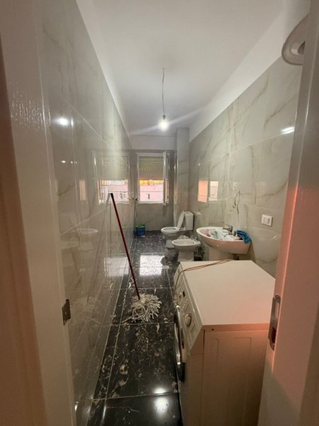 Tirane, jepet me qera apartament 2+1+Ballkon , 110 m² 400 € (Sh54 fresk)