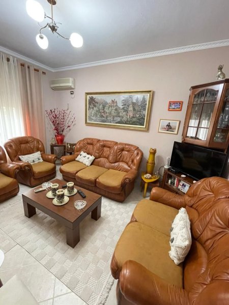 Tirane, jepet me qera apartament 1+1 Kati 4, 65 m² 550 € 