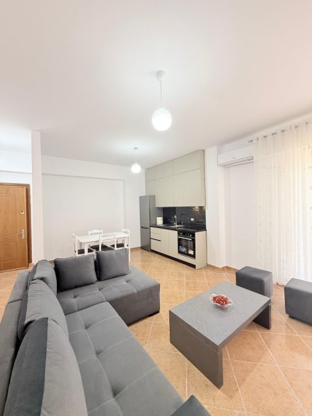 Vlore, jepet me qera apartament 1+1+Ballkon , 60m² 500 € (Lungomare Vlore)