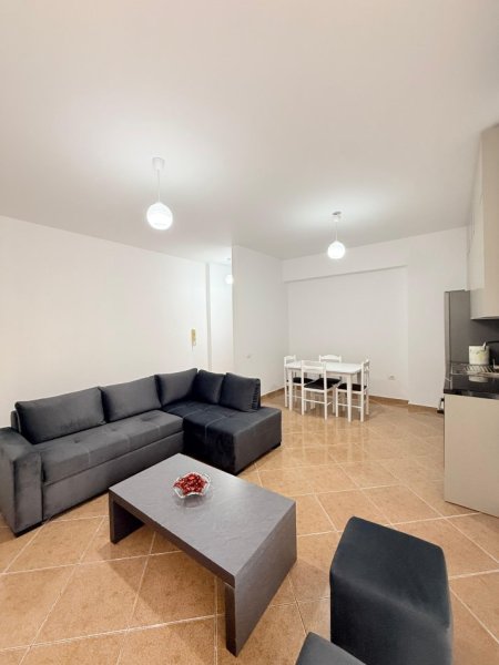 Vlore, jepet me qera apartament 1+1+Ballkon , 60m² 500 € (Lungomare Vlore)