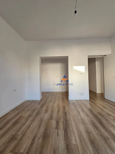 Tirane, shitet apartament 2+1+Ballkon Kati 5, 65 m² 173.000 € (TE RRUGA E KAVAJES)