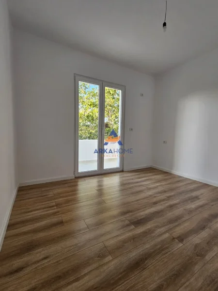 Tirane, shitet apartament 2+1+Ballkon Kati 5, 65 m² 173.000 € (TE RRUGA E KAVAJES)