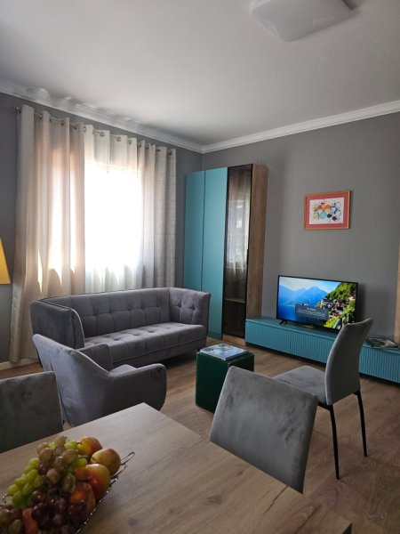 Tirane, jepet me qera apartament 1+1 Kati 3, 65 m² 650 € (PAZARI I RI)