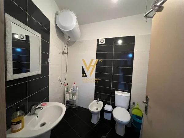 Tirane, jepet me qera apartament 1+1+Ballkon Kati 8, 75 m² 500 € (ASTIR)