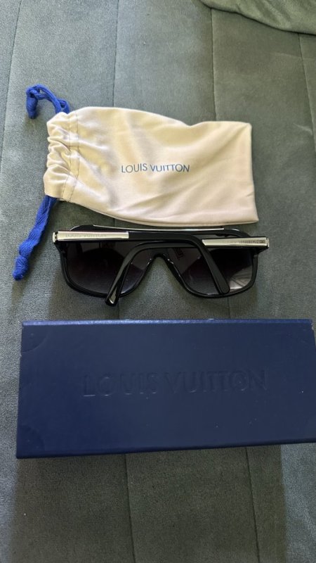 Tirane, shes SHITEN SYZE ORIGJINALE LOUIS VUITTON BLACK AND SILVER LIMITED EDITION SHUM TE VECANTA