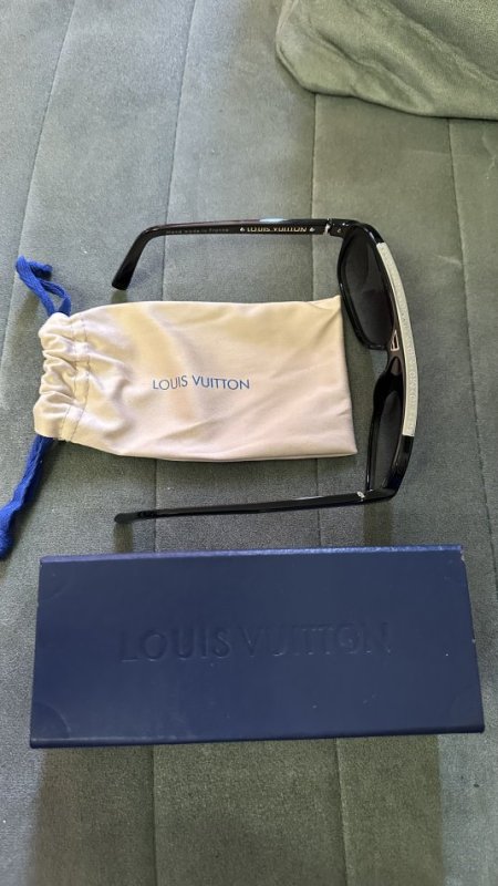 Tirane, shes SHITEN SYZE ORIGJINALE LOUIS VUITTON BLACK AND SILVER LIMITED EDITION SHUM TE VECANTA