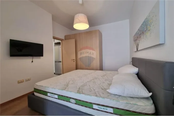 Tirane, jepet me qera apartament 2+1+Ballkon , 84 m² 720 € (kmuna e parisit)