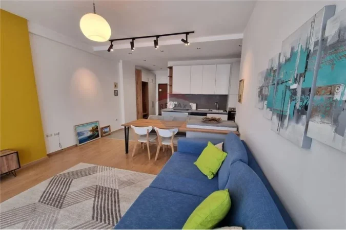 Tirane, jepet me qera apartament 2+1+Ballkon , 84 m² 720 € (kmuna e parisit)