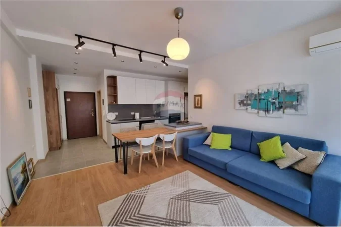Tirane, jepet me qera apartament 2+1+Ballkon , 84 m² 720 € (kmuna e parisit)