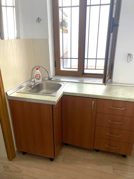 📍 JEPET ME QERA HYRJE PRIVATE 2+1 TEK RRUGA E ELBASANIT 550 €