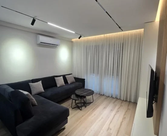 Tirane, jepet me qera apartament 2+1 Kati 5, 110 m² 1.000 € (XHAMLLIK)