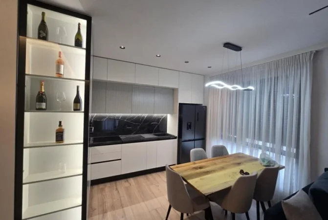 Tirane, jepet me qera apartament 2+1 Kati 5, 110 m² 1.000 € (XHAMLLIK)