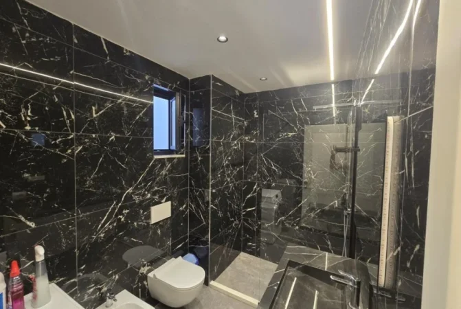 Tirane, jepet me qera apartament 2+1 Kati 5, 110 m² 1.000 € (XHAMLLIK)