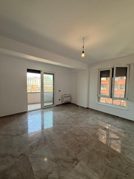 Tirane, jepet me qera ambjent biznesi Kati 6, 115 m² 900 € (Myslym Shyri)