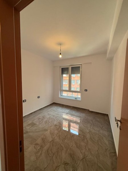 Tirane, jepet me qera ambjent biznesi Kati 6, 115 m² 900 € (Myslym Shyri)
