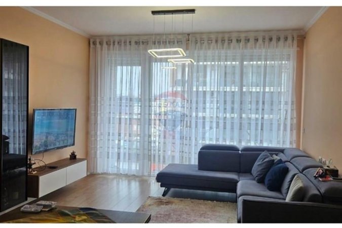 Tirane, jepet me qera apartament 2+1 Kati 5, 105 m² 700 € 