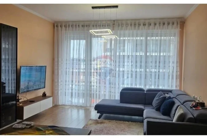 Tirane, jepet me qera apartament 2+1 Kati 5, 105 m² 700 € 