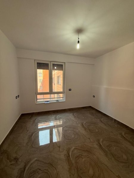 Tirane, jepet me qera ambjent biznesi Kati 6, 115 m² 900 € (Myslym Shyri)