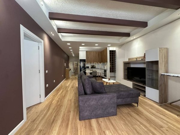 Tirane, shitet apartament 1+1 Kati 3, 80 m² 180.000 € (Kopeshti Botanik Zologjik, prane Pizzeria Pavarotti)