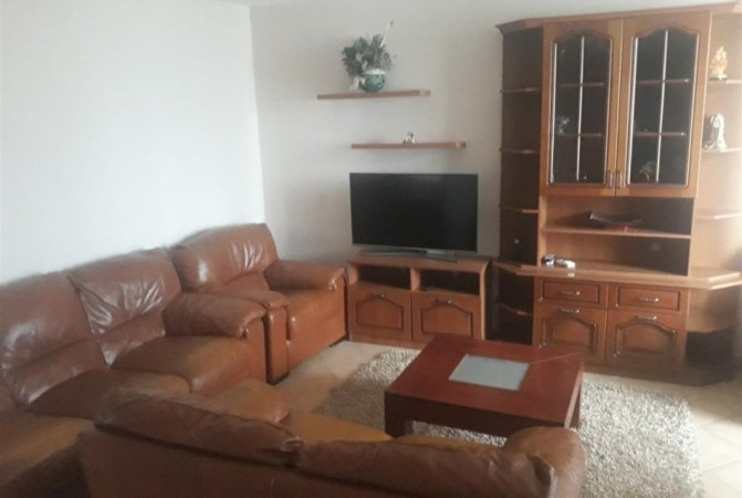 Tirane, jepet me qera apartament 2+1+Ballkon Kati 5, 85 m² 500 € (BRRYL)