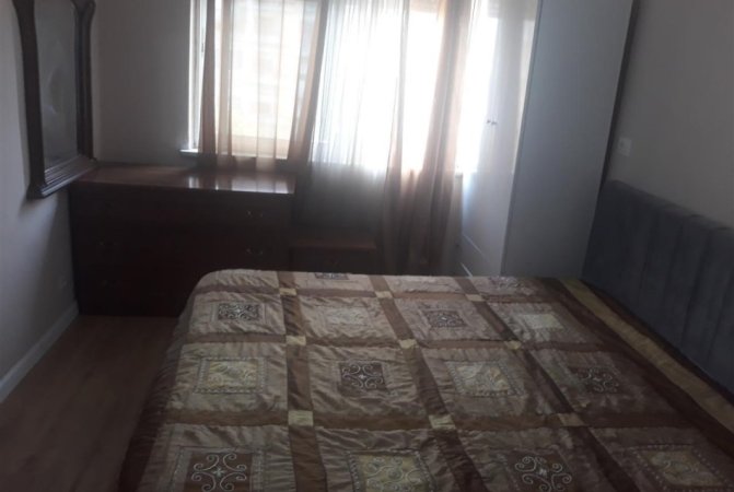 Tirane, jepet me qera apartament 2+1+Ballkon Kati 5, 85 m² 500 € (BRRYL)