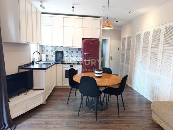 Tirane, jepet me qera apartament 1+1 Kati 5, 50 m² 550 € (Rruga Fortuzi)