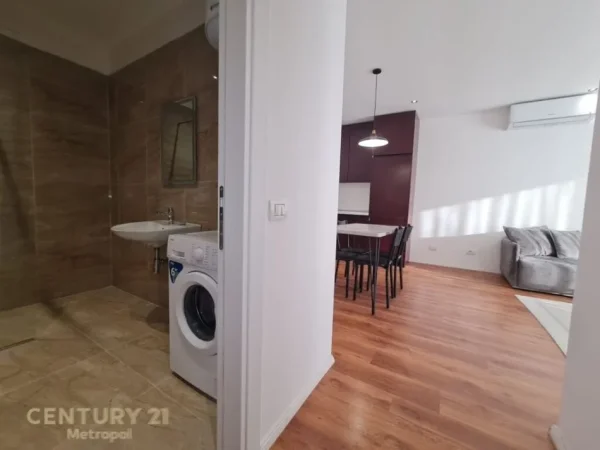 Tirane, jepet me qera apartament 2+1 Kati 2, 106 m² 750 € (Astir)
