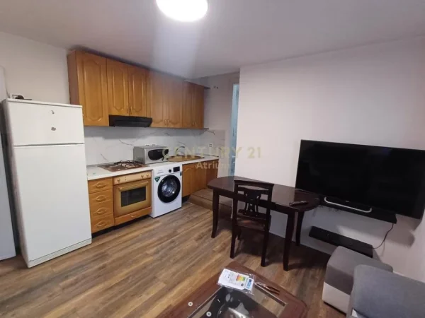 Tirane, shes apartament 1+1 Kati 1, 33 m² 90.000 € (shkolla e kuqe)