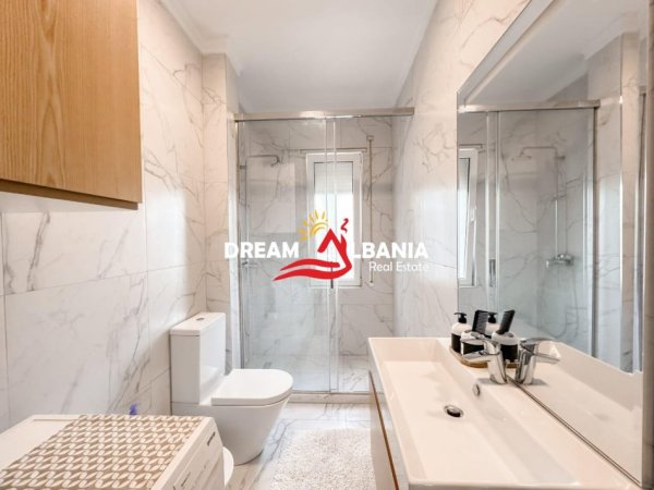 Tirane, shitet apartament 3+1 Kati 3, 123 m² 250.000 € (Kopeshti Botanik)