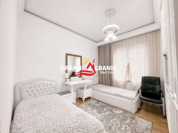 Tirane, shitet apartament 3+1 Kati 3, 123 m² 250.000 € (Kopeshti Botanik)
