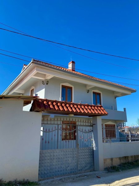 Pogradec, jepet apartament me qera 2+1+Ballkon Kati 2, 125 m² Pogradec