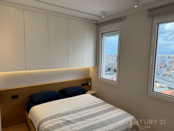 Tirane, jepet me qera apartament duplex 3+1 Kati 6, 220 m² 2.000 € (Selite)