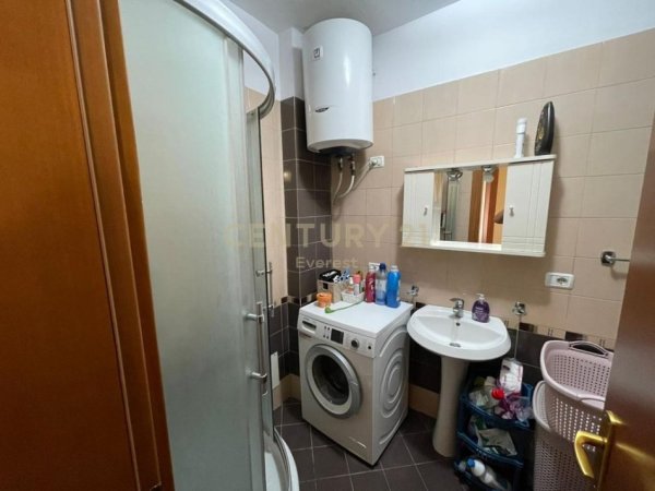Tirane, jepet me qera apartament 1+1 Kati 3, 71 m² 600 € (Selvia)