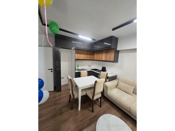 Tirane, jepet me qera apartament 2+1 Kati 3, 57 m² 600 € (PRANE KRYQEZIMIT 21 DHJETORI)