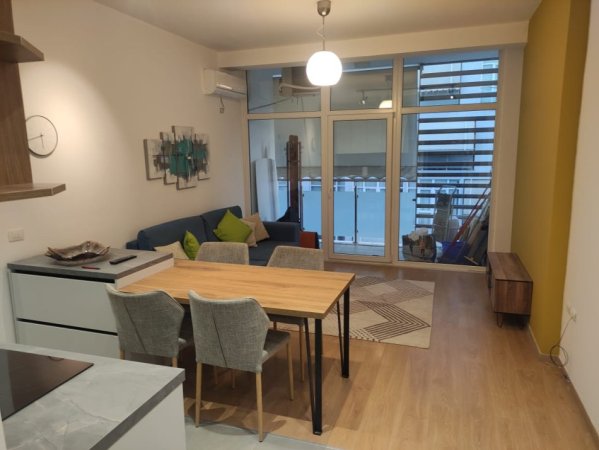 Tirane, jepet me qera apartament 2+1+Aneks+Ballkon Kati 5, 84 m² 720 € (Kika 2)