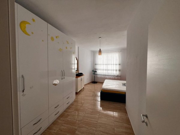 Tirane, jepet me qera apartament 3+1+Ballkon Kati 5, 120 m² 600 € (Kompleksi Fratari/Bulevardi Kashar)
