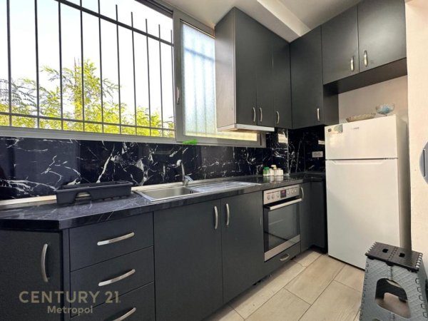 Tirane, shes apartament 1+1 Kati 1, 72 m² 120.000 € (Shkoze)
