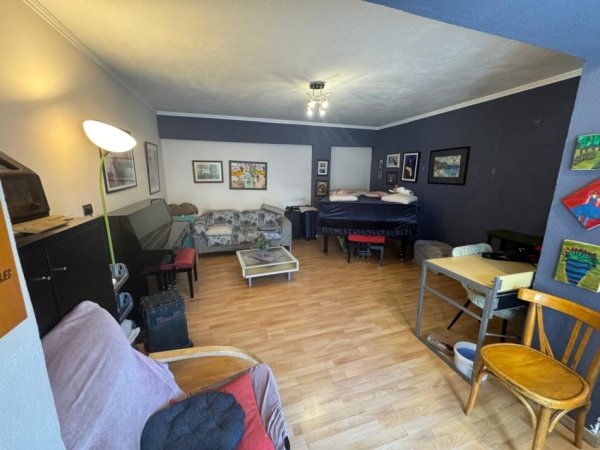 Tirane, jepet me qera ambjent biznesi , 30 m² 350 € 
