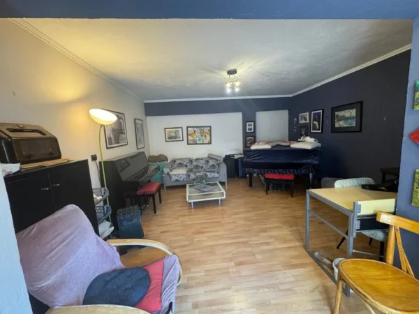 Tirane, jepet me qera ambjent biznesi , 30 m² 350 € 