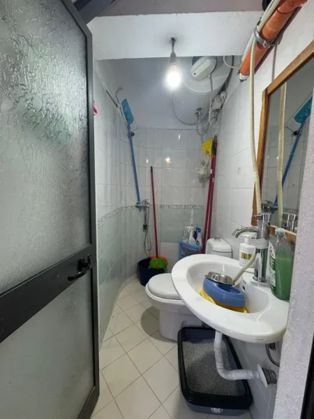 Tirane, jepet me qera ambjent biznesi , 30 m² 350 € 