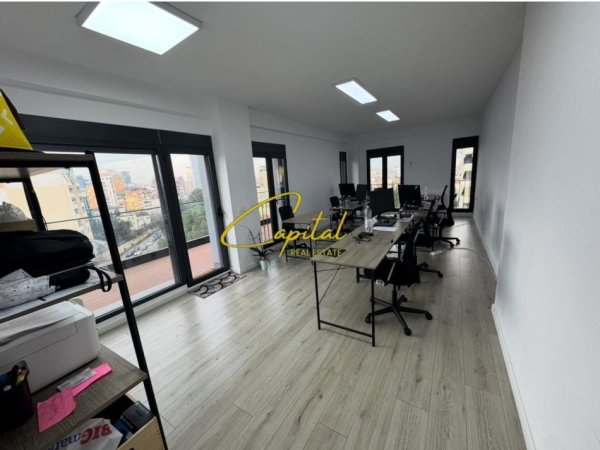 Tirane, jepet me qera ambjent biznesi Kati 7, 107 m² 900 € (RRUGA E ELBASANIT)