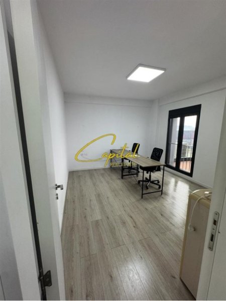 Tirane, jepet me qera ambjent biznesi Kati 7, 107 m² 900 € (RRUGA E ELBASANIT)