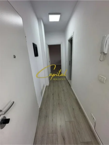 Tirane, jepet me qera ambjent biznesi Kati 7, 107 m² 900 € (RRUGA E ELBASANIT)