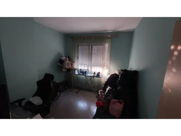 Tirane, jepet me qera apartament 2+1 , 450 € 