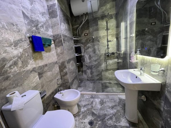 Tirane, jepet me qera apartament 2+1+Ballkon Kati 3, 120 m² 650 € (Astir)